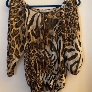 Body Central Leopard Print Shirt/Blouse size: Small